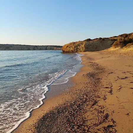 Sophia & Chris Daire Santa Maria (Paros)